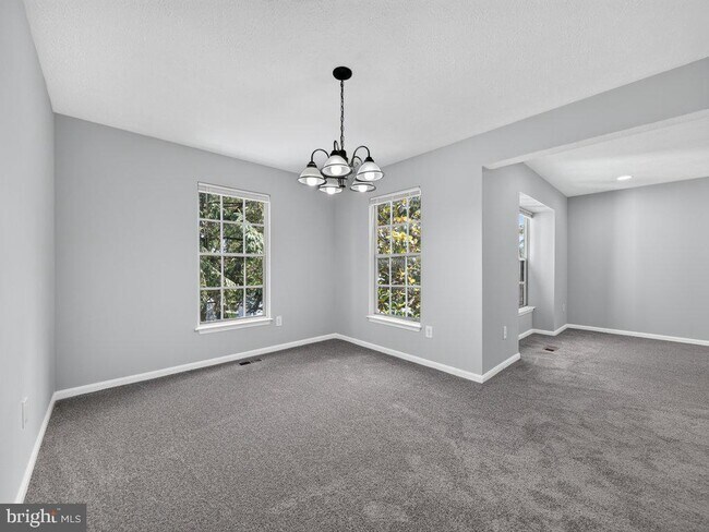 Building Photo - 801 High Plain Dr