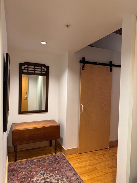 Building Photo - 105 S 9th St