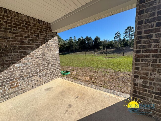 Building Photo - Beautiful 4 Bedroom Home in South Crestview!