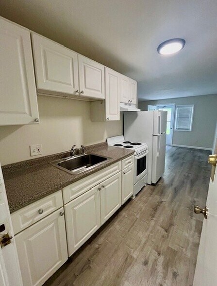 Building Photo - 469 Westfield St