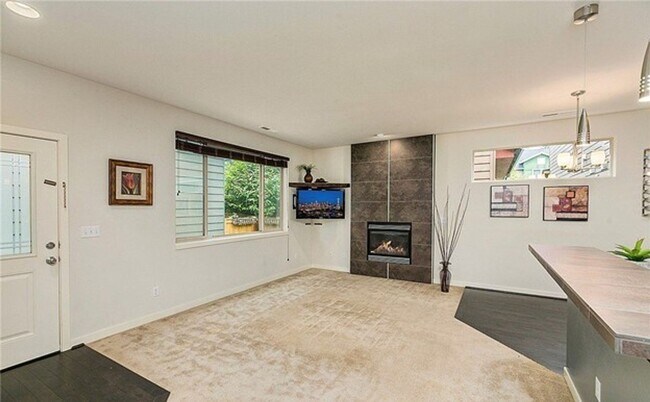 Building Photo - A Modern In-city Style with Comfort of the Suburbs Single Family Detached Condo