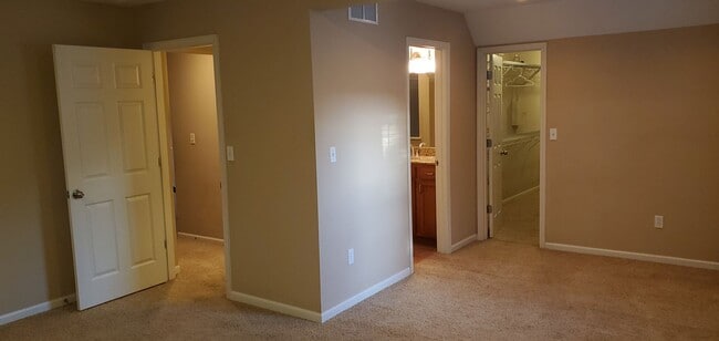Building Photo - 3 bd, 2.5 ba home in SW Columbia near Nifo...
