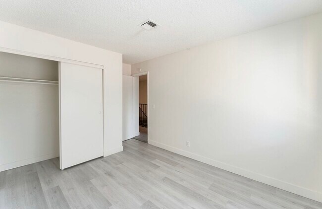 Building Photo - 200 Bel Port Dr