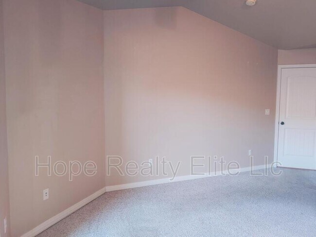 Building Photo - 1555 Promontory Bluff View