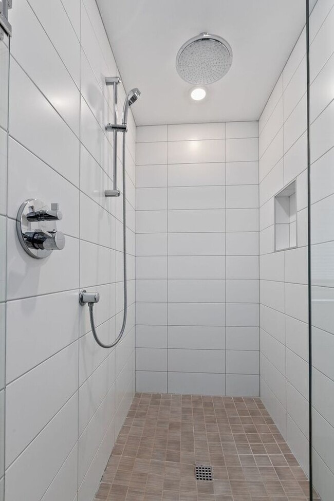 Building Photo - Stunning Air Conditioned Alki Condo Overlooking Majestic Puget Sound!