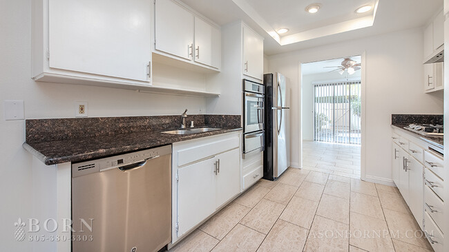 Building Photo - 3724 San Vincente Ct
