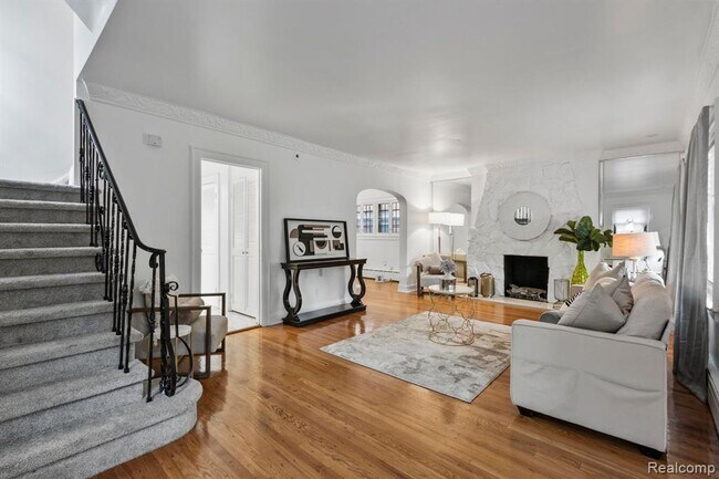 Building Photo - 18030 Santa Barbara Dr