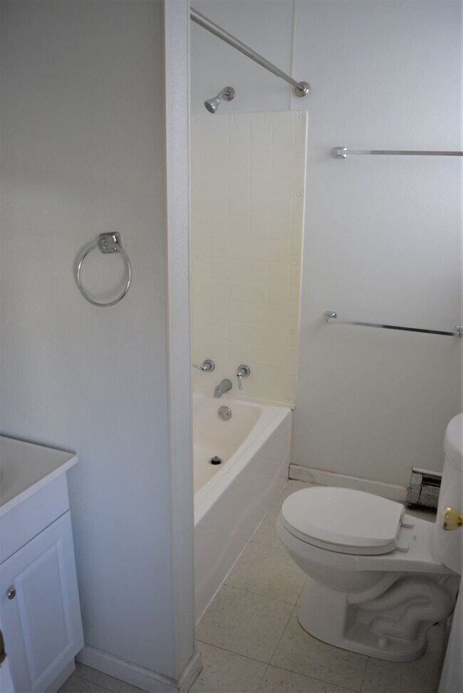 Building Photo - 402-apt1-4 Water St