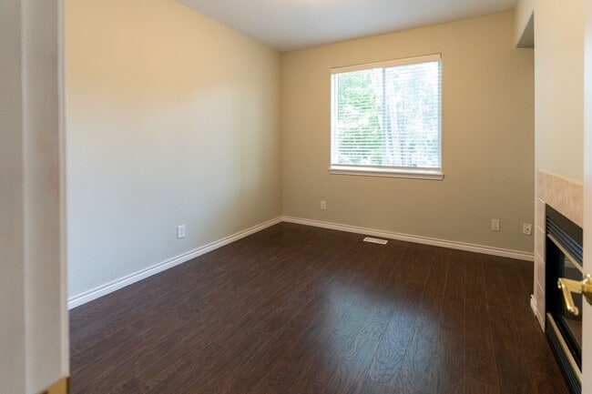 Building Photo - 16130 SW Loon Dr