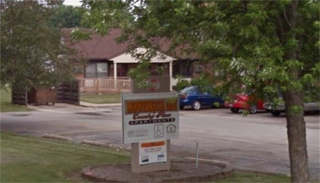 Building Photo - 105 W Birch St