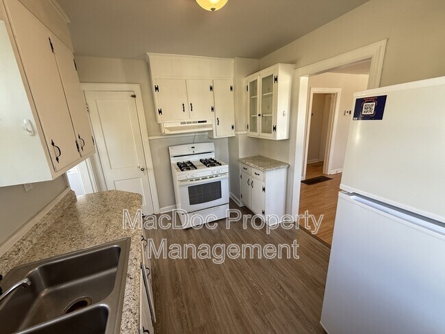 Building Photo - 119 Gibson St