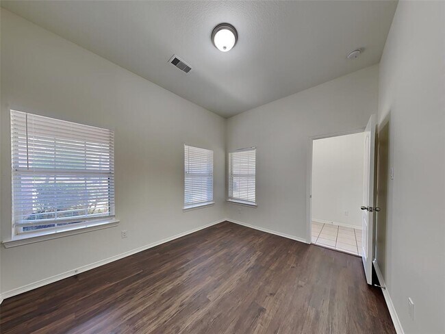 Building Photo - 7007 Casita Dr