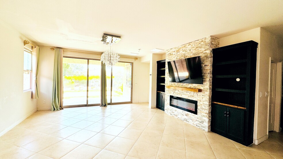 Building Photo - 2533 W Brisa Dr