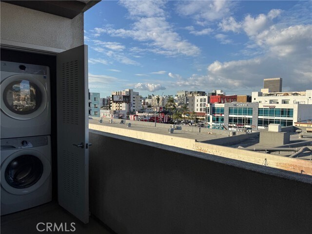 Building Photo - 1025 S Berendo St