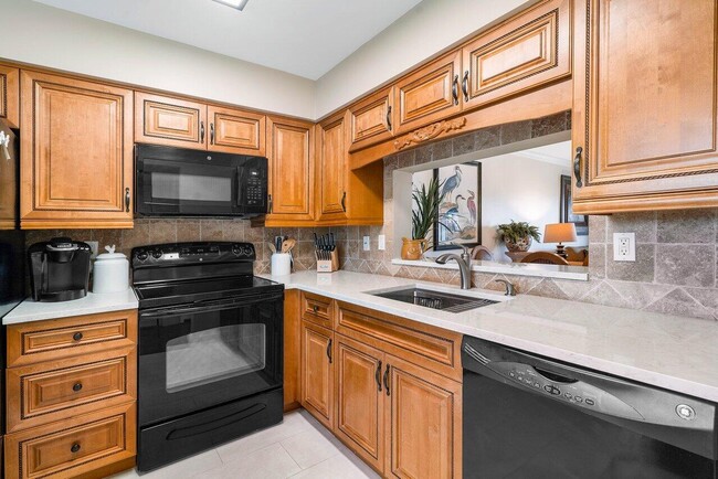 Building Photo - 7340 Amberly Ln