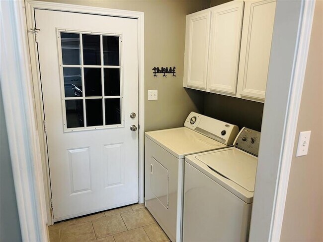 Building Photo - 5741 Barrett Ln