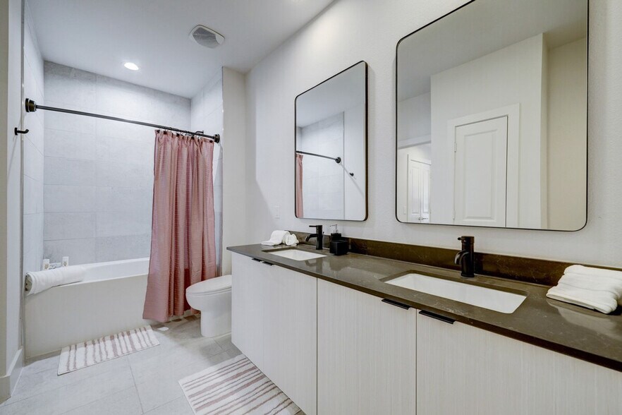 Building Photo - 2137 Pelham Dr