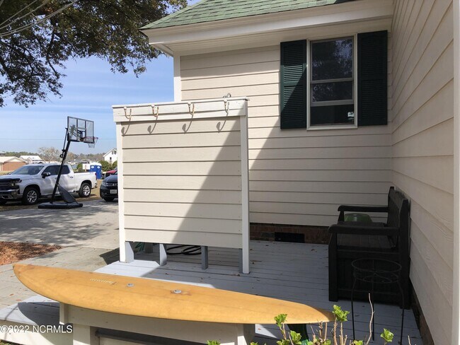 Building Photo - 534 Neptune Dr