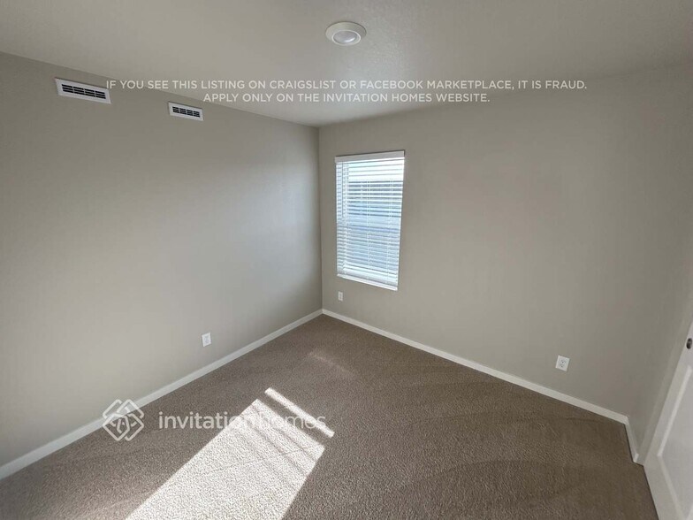 Building Photo - 970 Cascade Falls St