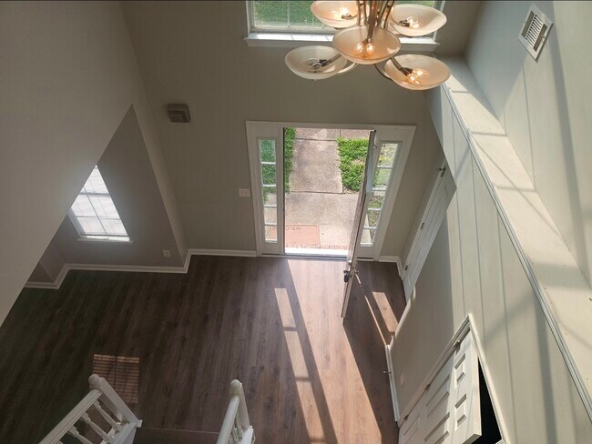 Building Photo - 670 Burtons Cove
