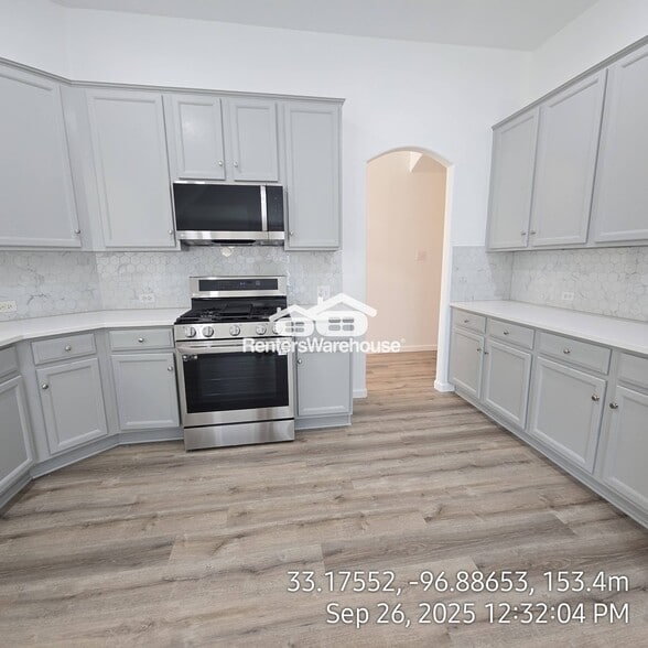 Building Photo - 2600 Redcedar Dr
