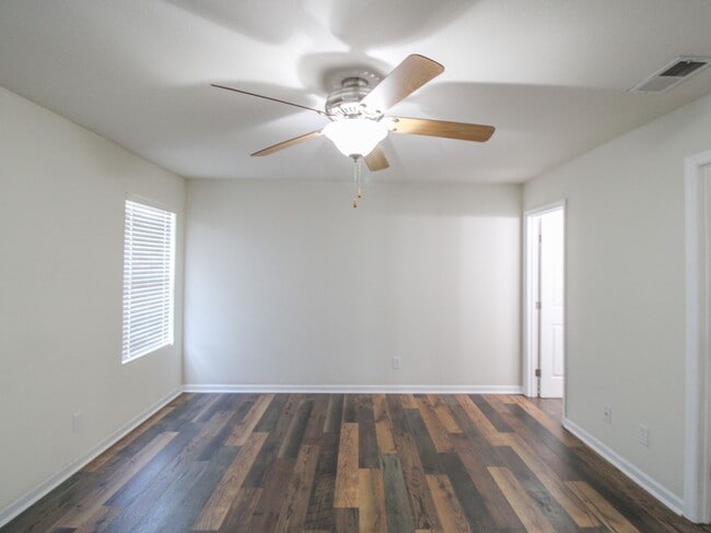 Building Photo - Modern and updated home in desirable East ...