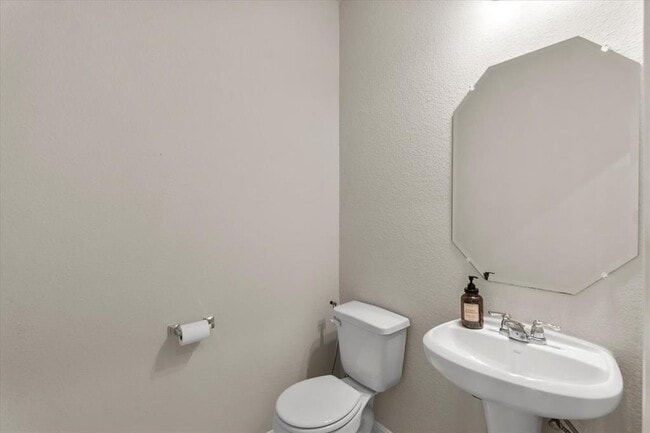 Building Photo - 121 Emerald Pass