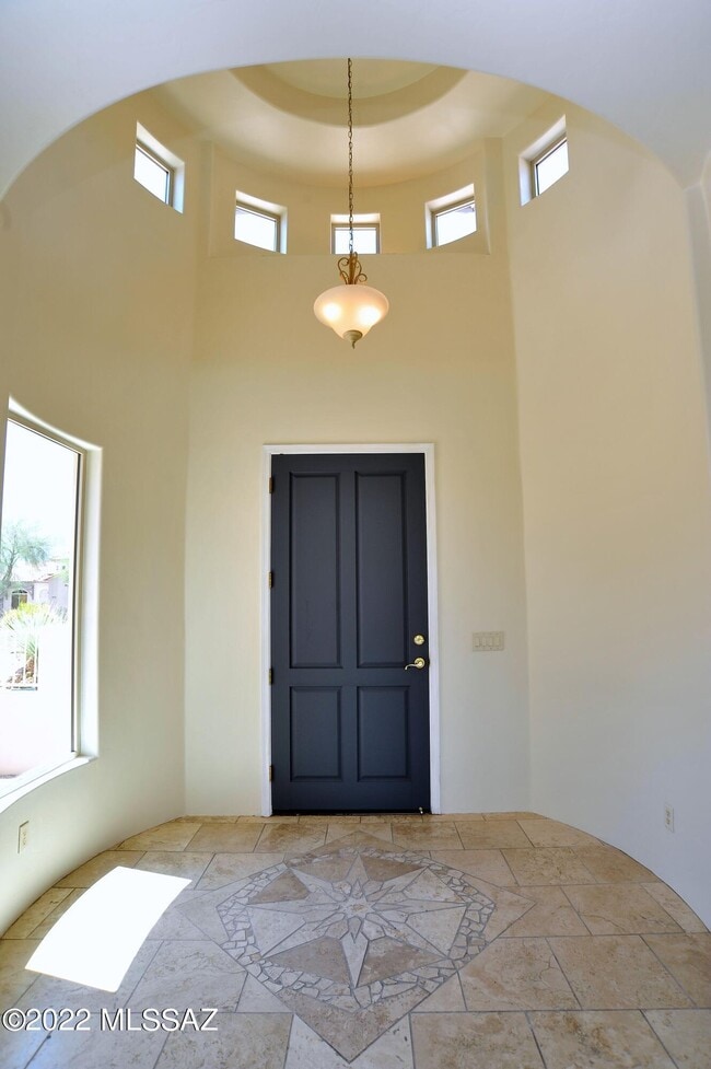 Building Photo - 12866 N High Hawk Dr