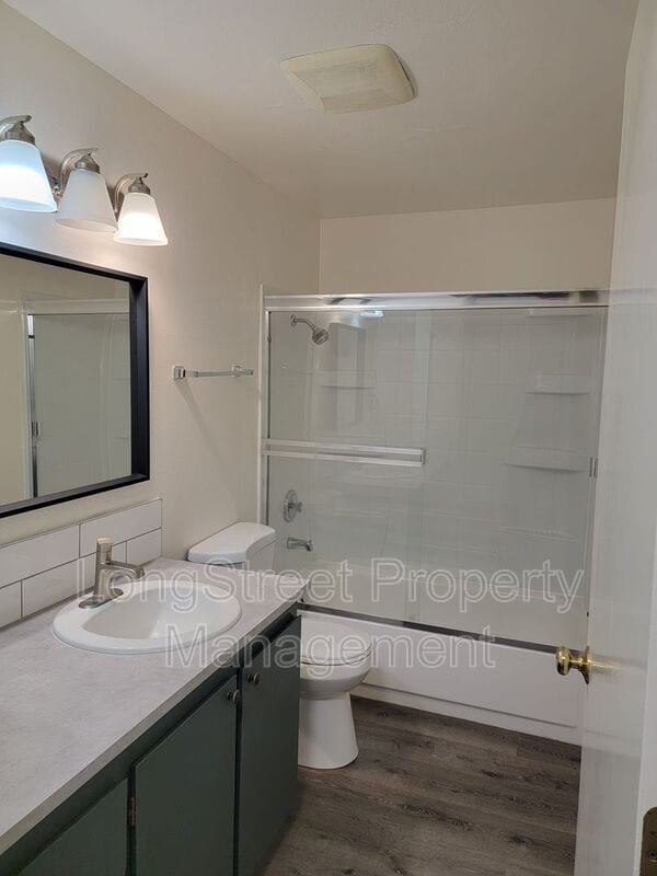 Building Photo - 627 3rd St