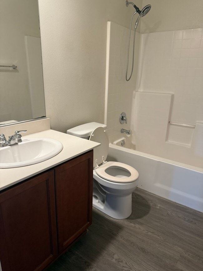 Building Photo - MOVE-IN -READY