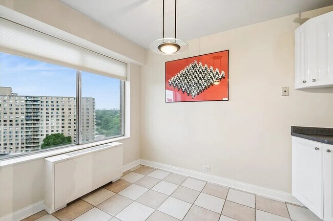 Building Photo - 7033 N Kedzie Ave
