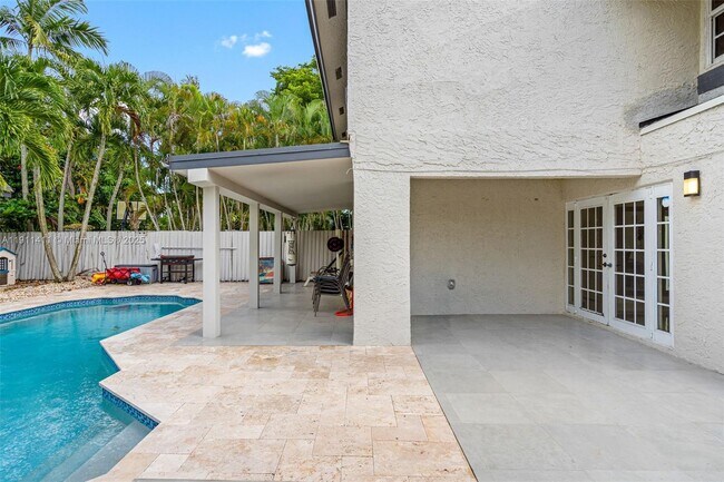 Building Photo - 8351 SW 39th Ct