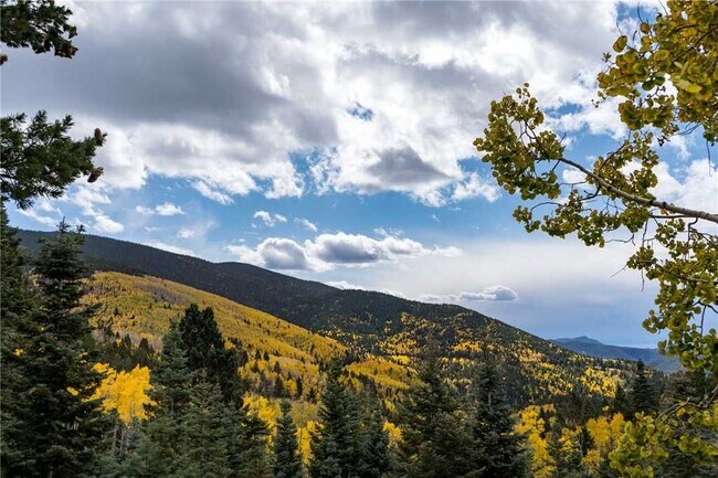 Building Photo - 1000 Marquez Plz