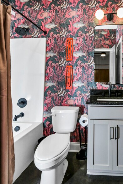 Building Photo - 816 Shull St