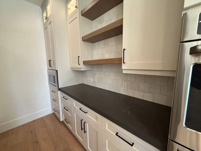 Building Photo - Gorgeous 5 bed 3.5 bath in Desert Canyons