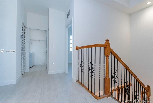 Building Photo - 15244 SW 9th Way