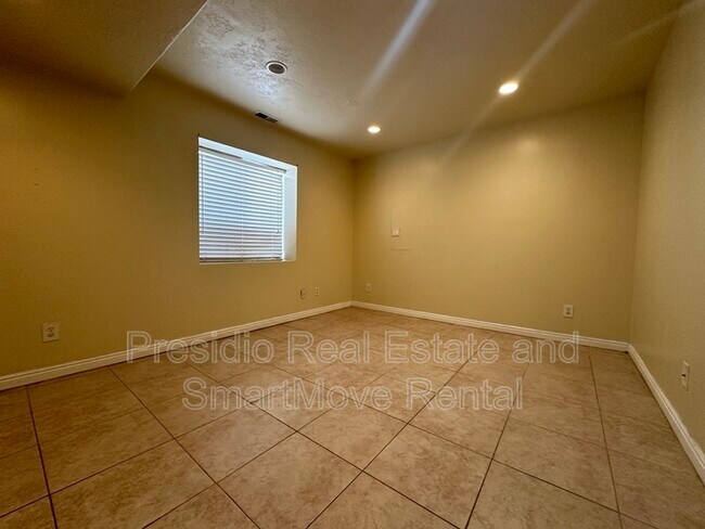 Building Photo - 5325 Scenic Ridge Cir