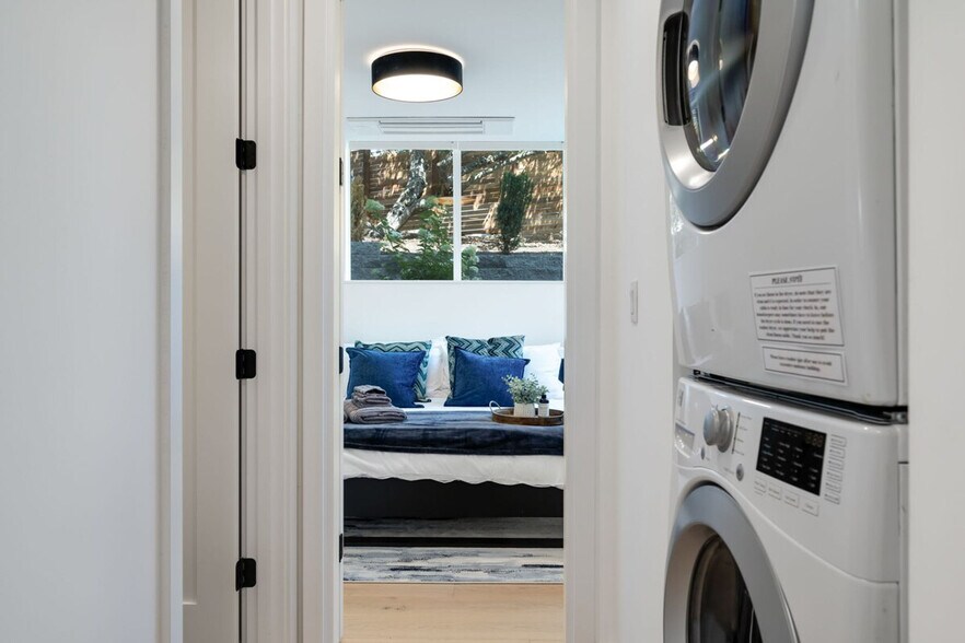 Building Photo - 5300 NE 67th St