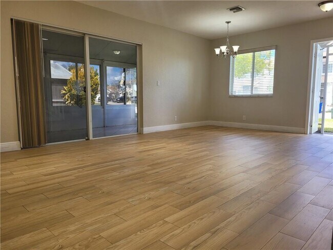 Building Photo - 4723 SW 14th St