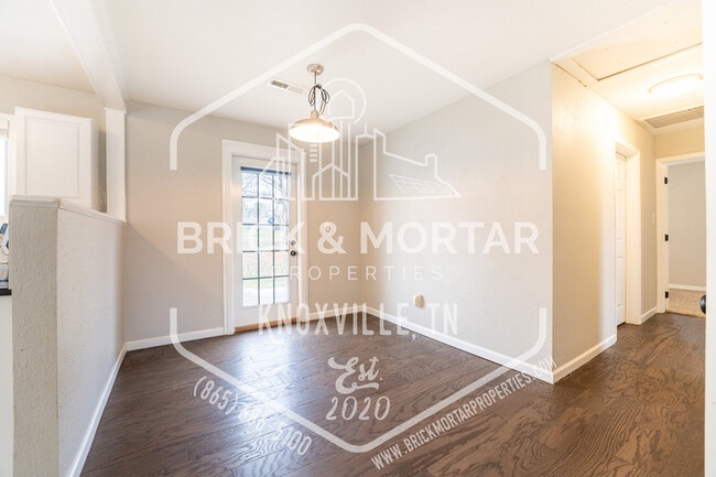 Building Photo - 837 Teffeteller Ln