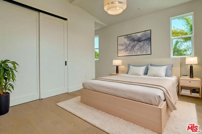 Building Photo - 4720 Marshall Dr