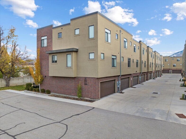 Building Photo - 1411 E Komenda Way