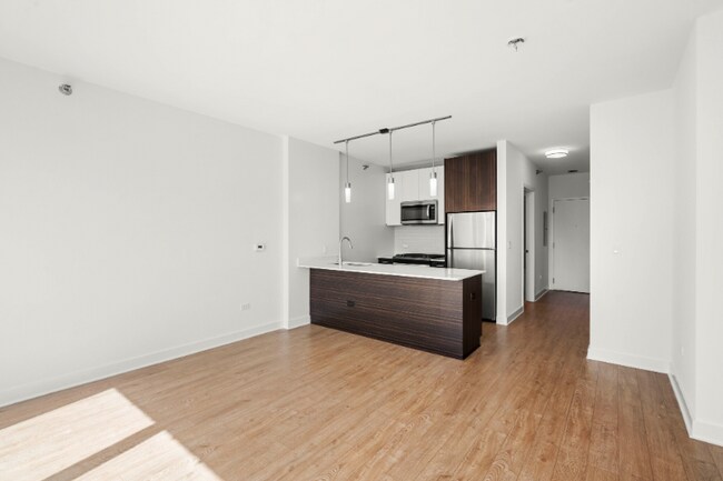 Building Photo - 182 N Garland Ct