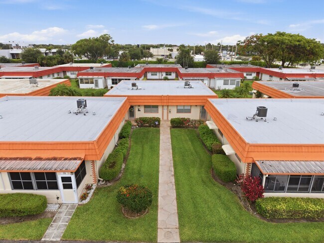 Building Photo - 28 Seville Dr