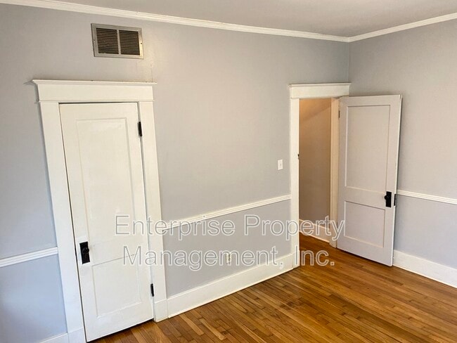 Building Photo - 414 N Willett St