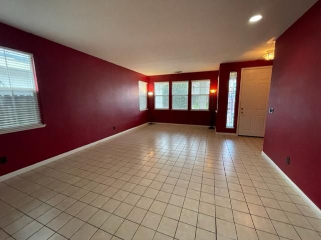 Building Photo - 1322 Yosemite Cir