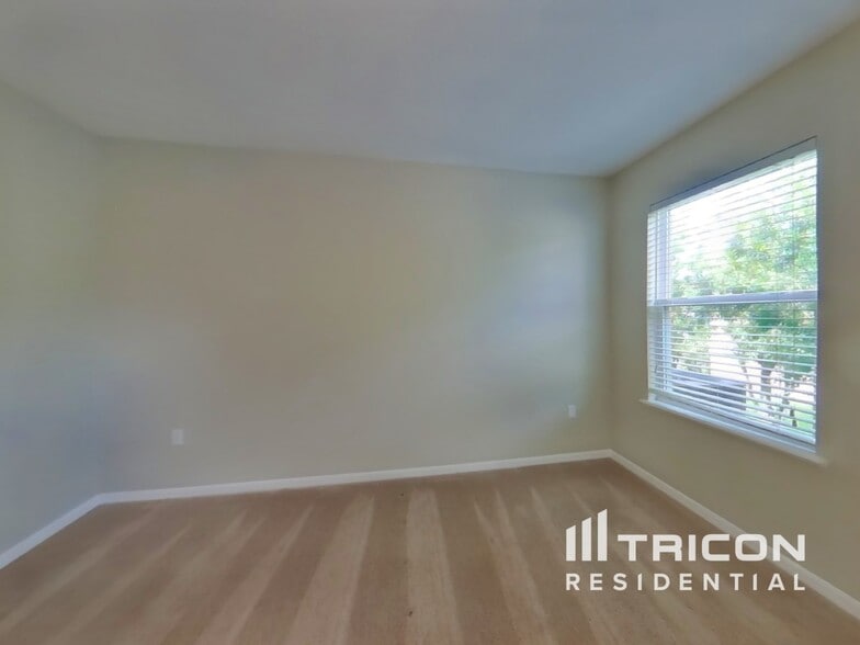 Building Photo - 1617 Tamarind Rd