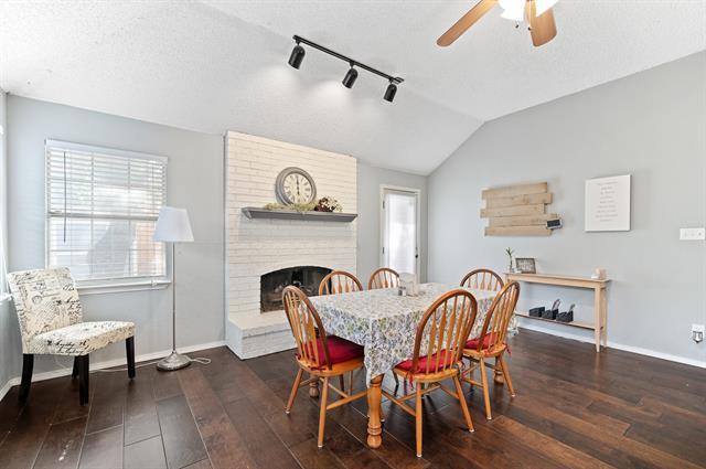 Building Photo - 2224 Carriage Hill
