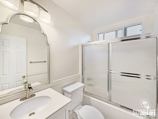 Building Photo - Great 4B/3BA House in Oceanside w/ a Large Loft!