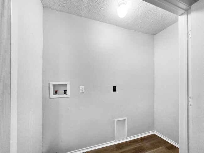 Building Photo - Coming Soon! 3 BR/1.5BA | Newly Renovated Single Family Home | 1-Car Covered Parking | Gated back...